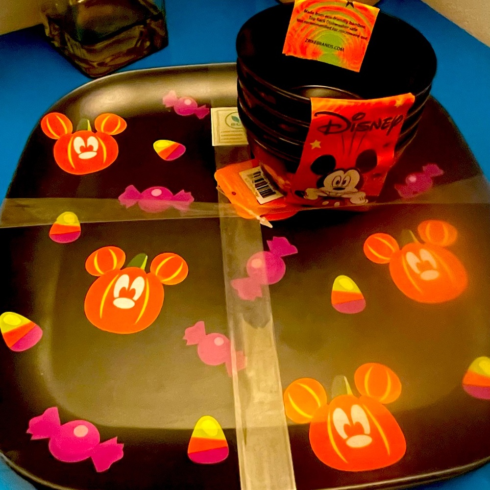 Disney Mickey Halloween Lot of plates and mini bowls